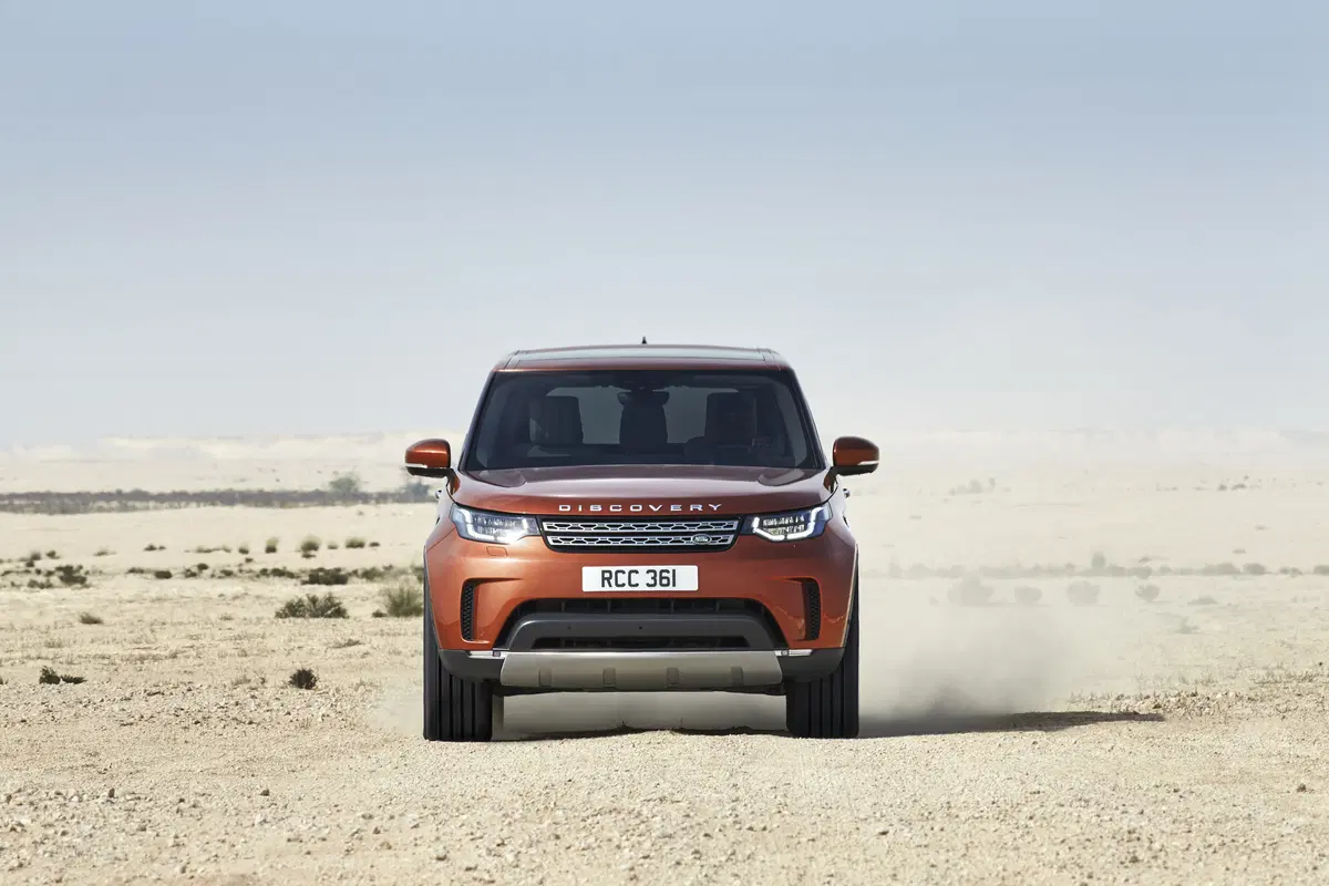 Salone di Parigi 2016: ecco la nuova Land Rover Discovery  (7)