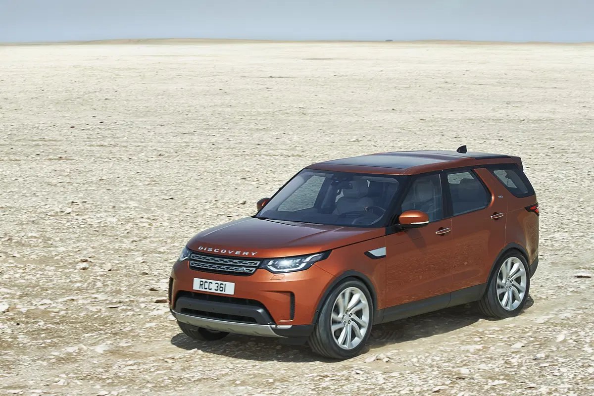 Salone di Parigi 2016: ecco la nuova Land Rover Discovery  (8)