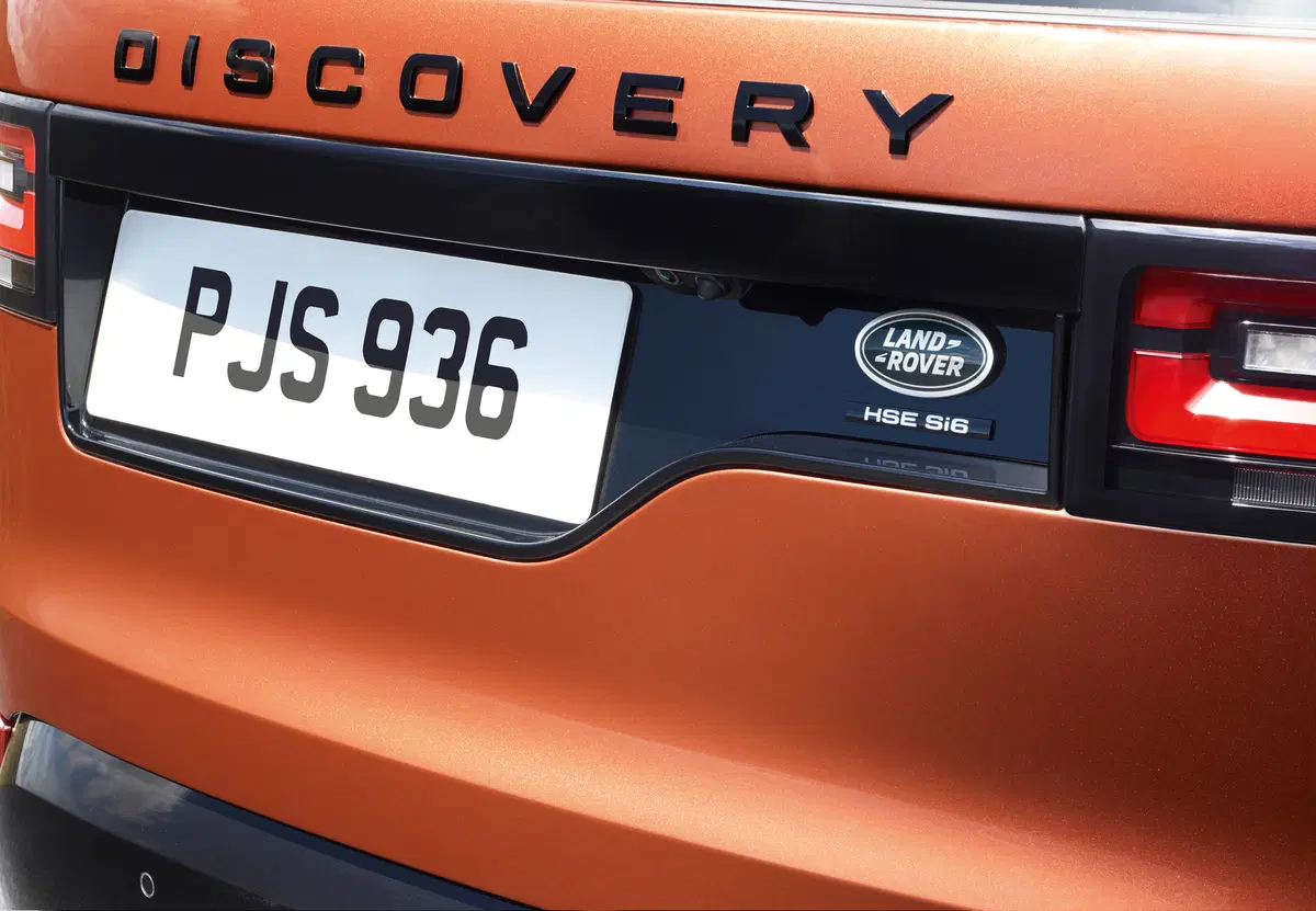 Salone di Parigi 2016: ecco la nuova Land Rover Discovery  (10)