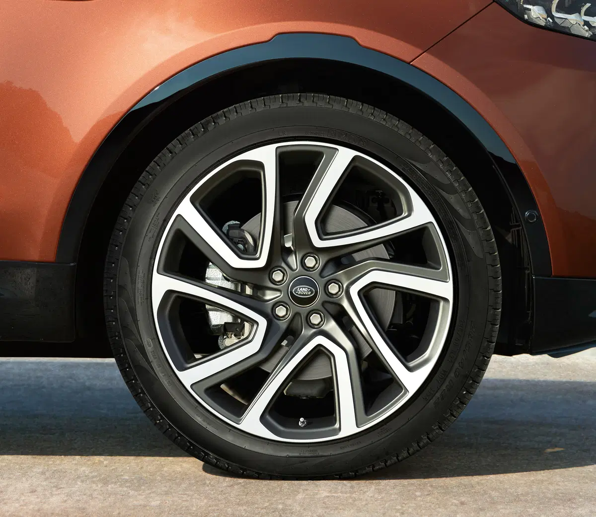 Salone di Parigi 2016: ecco la nuova Land Rover Discovery  (11)
