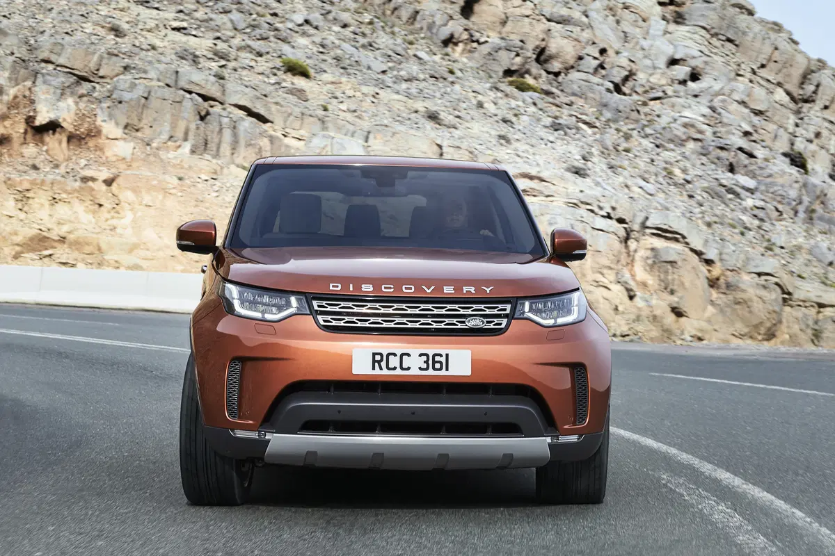 Salone di Parigi 2016: ecco la nuova Land Rover Discovery  (15)