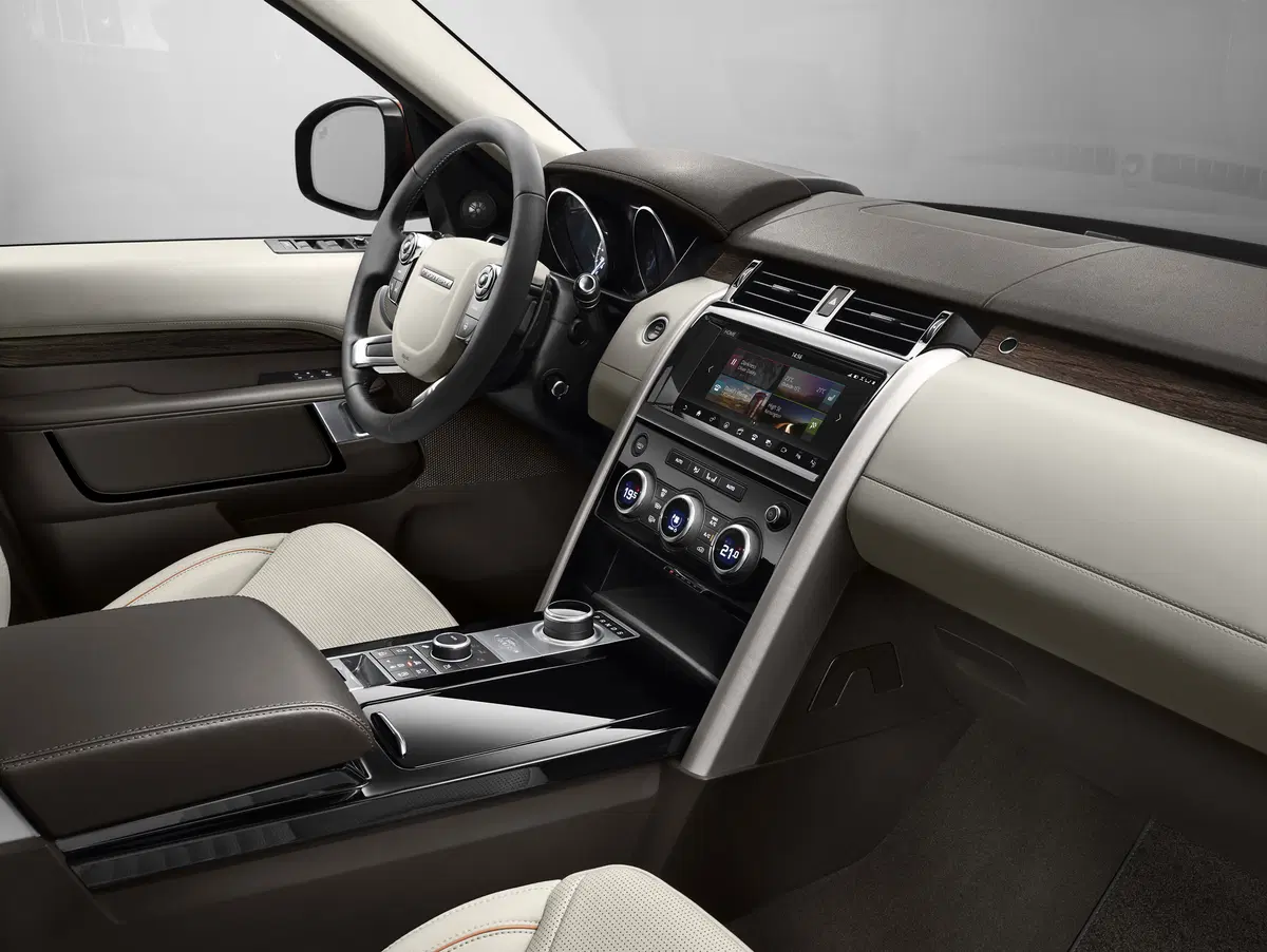 Salone di Parigi 2016: ecco la nuova Land Rover Discovery  (24)