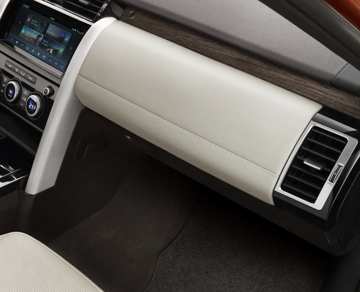 Salone di Parigi 2016: ecco la nuova Land Rover Discovery  (32)