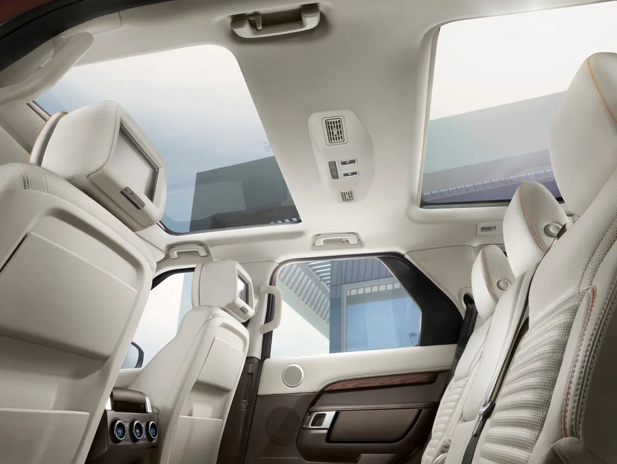 Salone di Parigi 2016: ecco la nuova Land Rover Discovery  (37)
