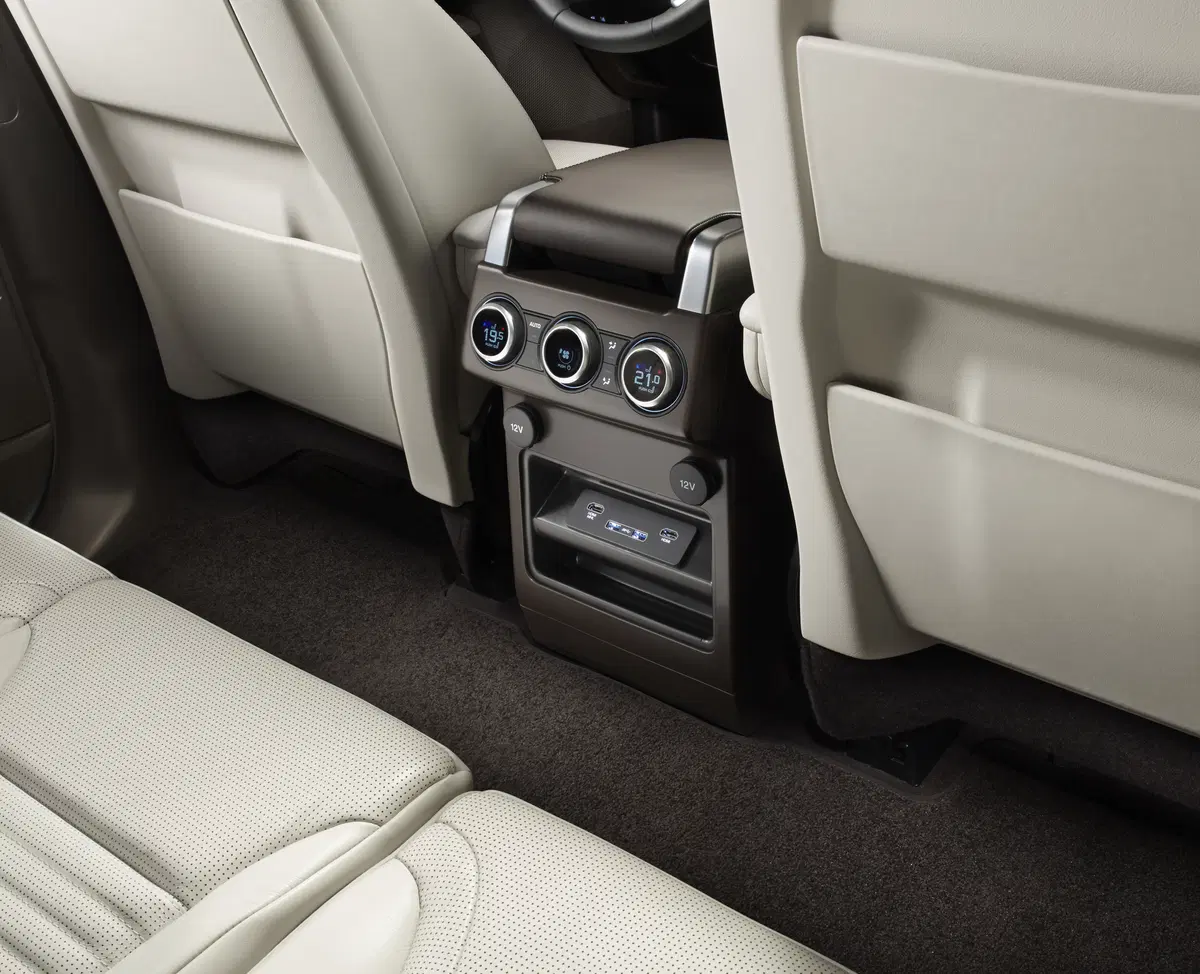 Salone di Parigi 2016: ecco la nuova Land Rover Discovery  (31)