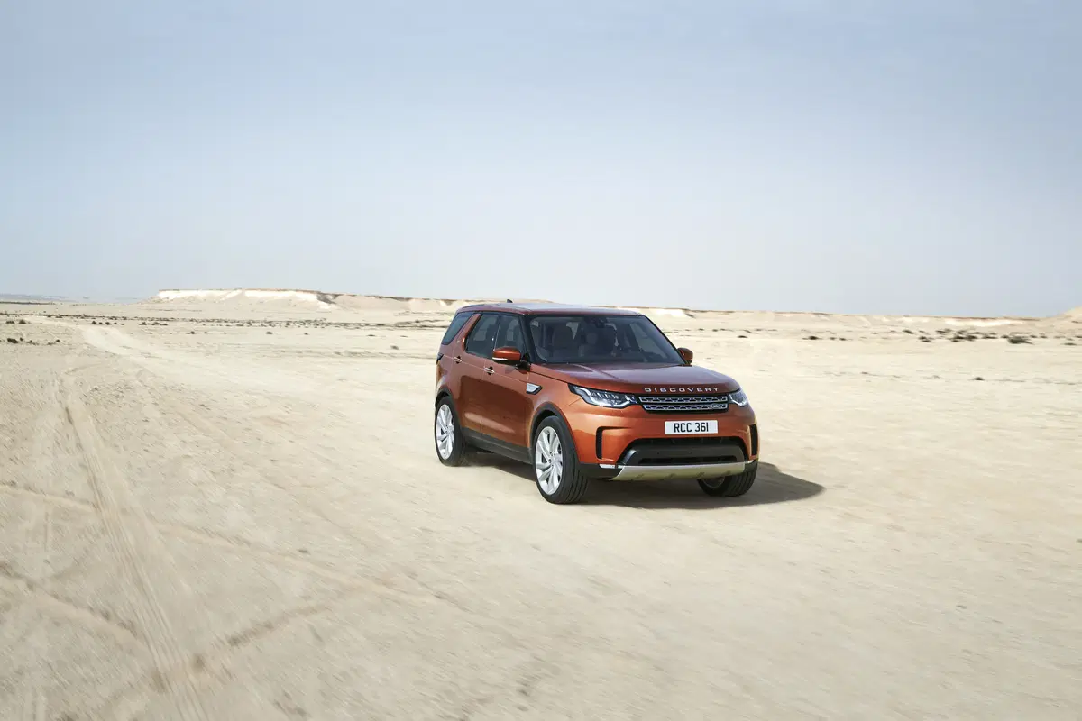 Salone di Parigi 2016: ecco la nuova Land Rover Discovery  (38)