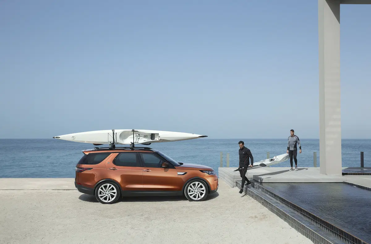 Salone di Parigi 2016: ecco la nuova Land Rover Discovery  (44)