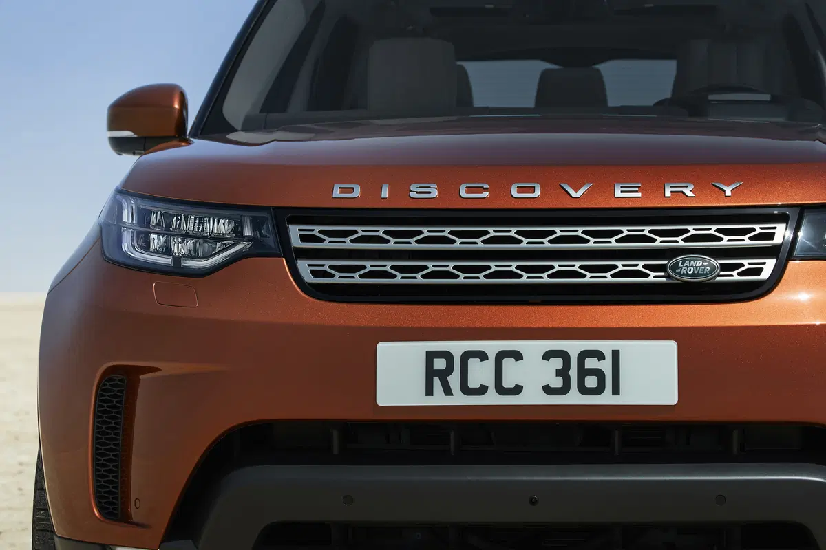 Salone di Parigi 2016: ecco la nuova Land Rover Discovery  (47)
