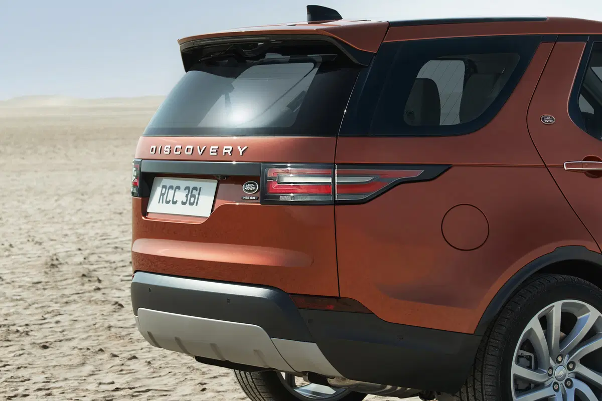 Salone di Parigi 2016: ecco la nuova Land Rover Discovery  (54)