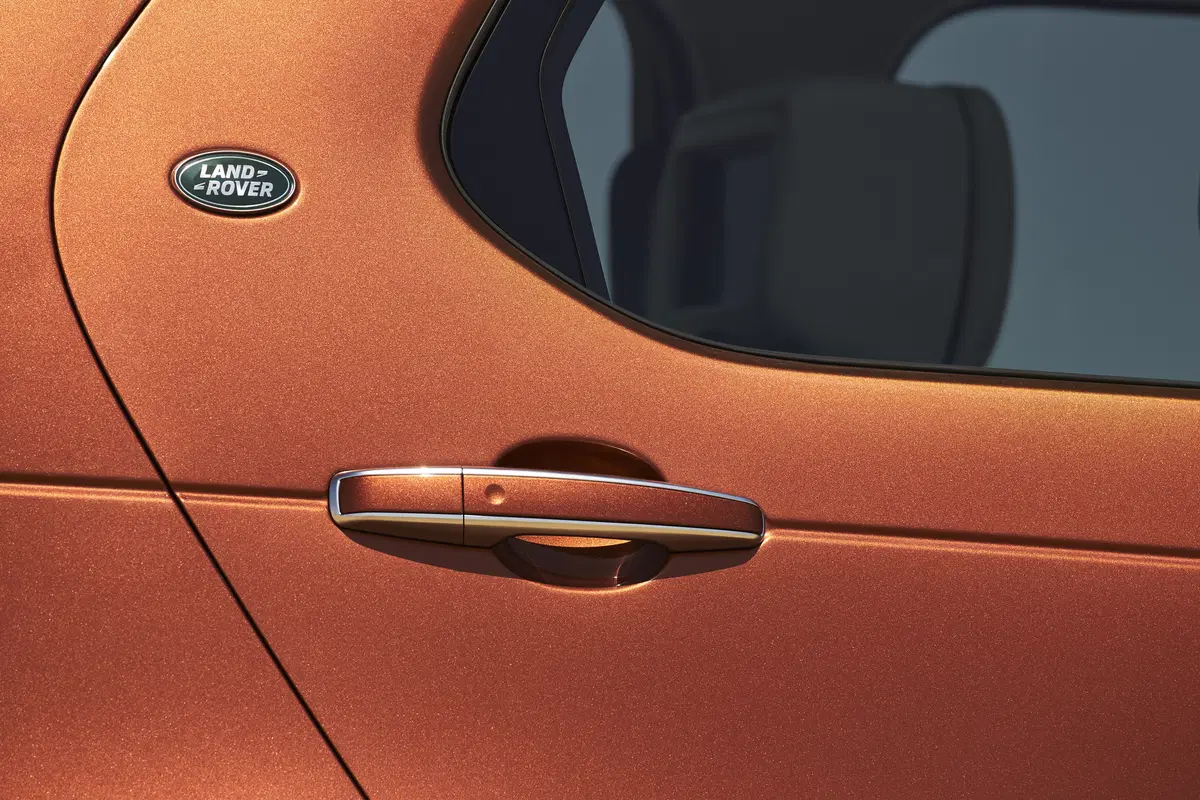 Salone di Parigi 2016: ecco la nuova Land Rover Discovery  (55)