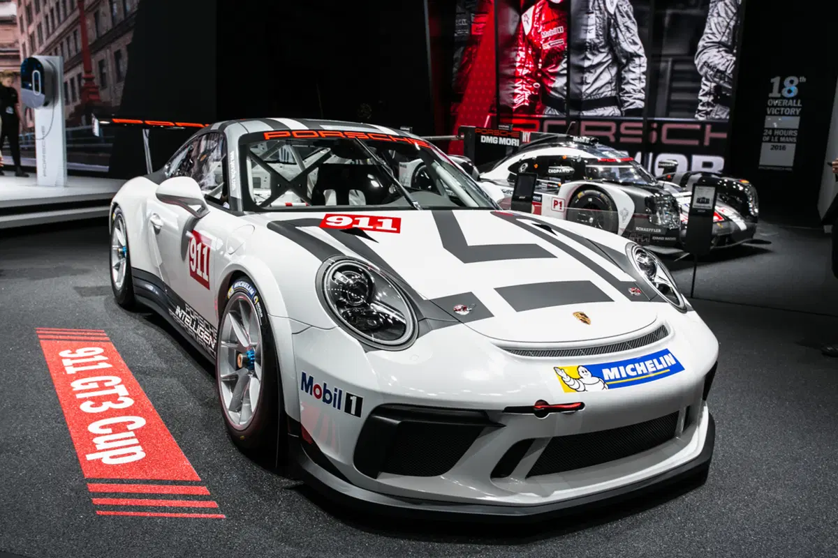 Porsche al Salone di Parigi 2016 (3)