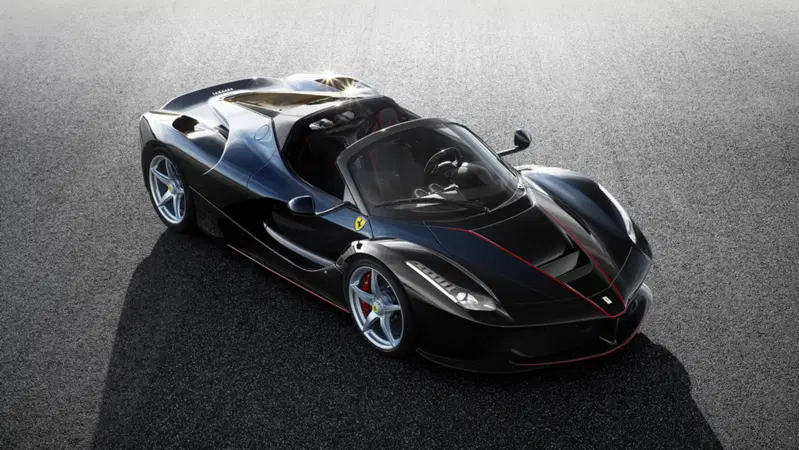 Ferrari LaFerrari Aperta svelata al Salone di Parigi 2016 [Video]