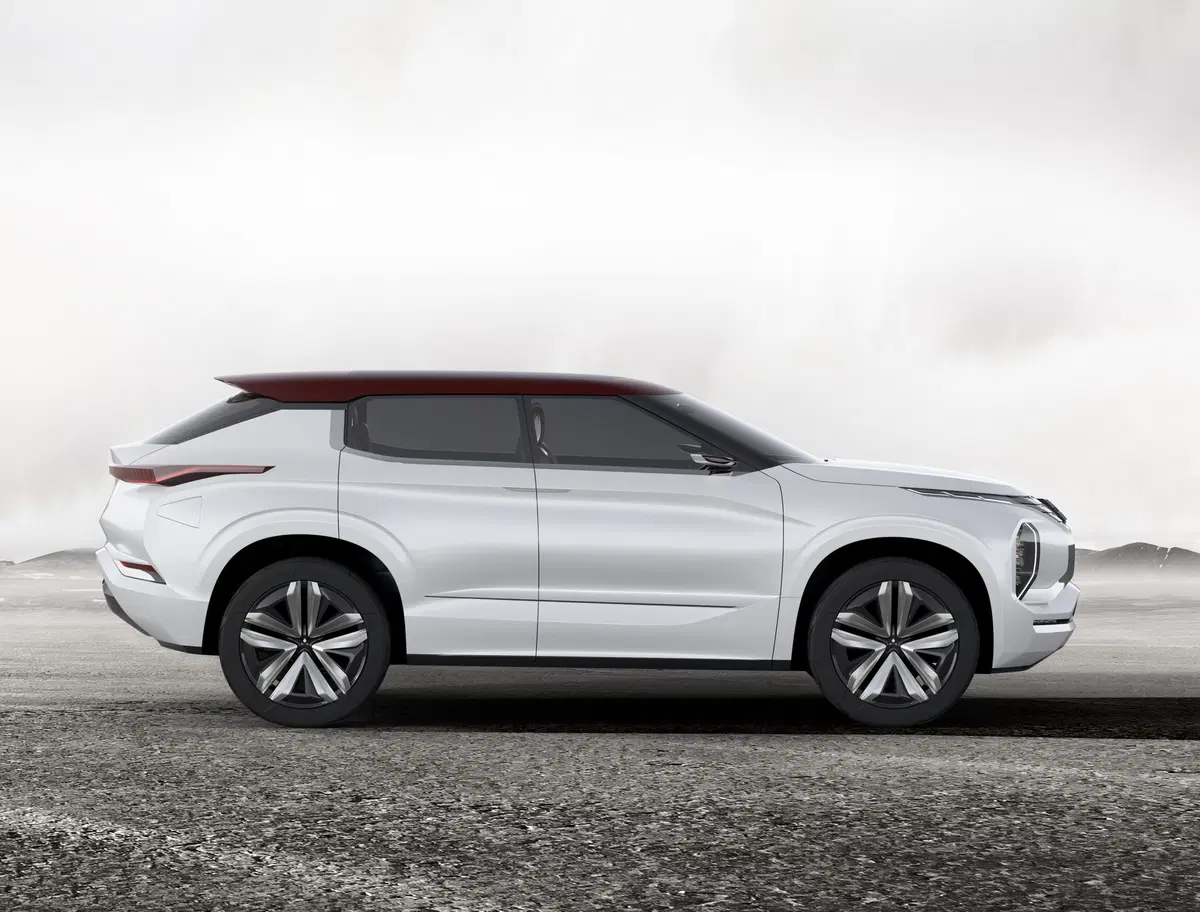 Salone di Parigi 2016: debutto per Mitsubishi GT-PHEV concept (5)