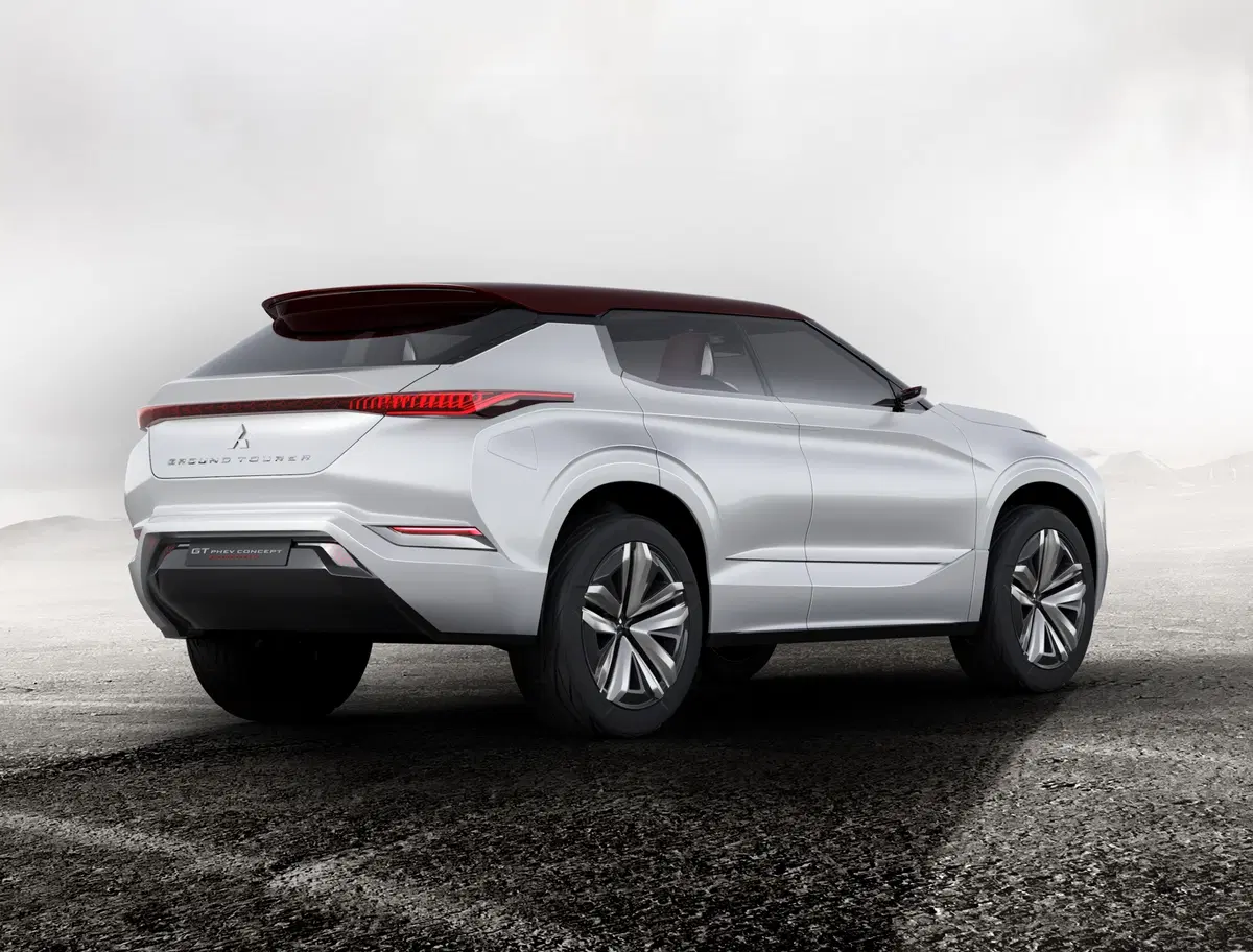 Salone di Parigi 2016: debutto per Mitsubishi GT-PHEV concept (10)