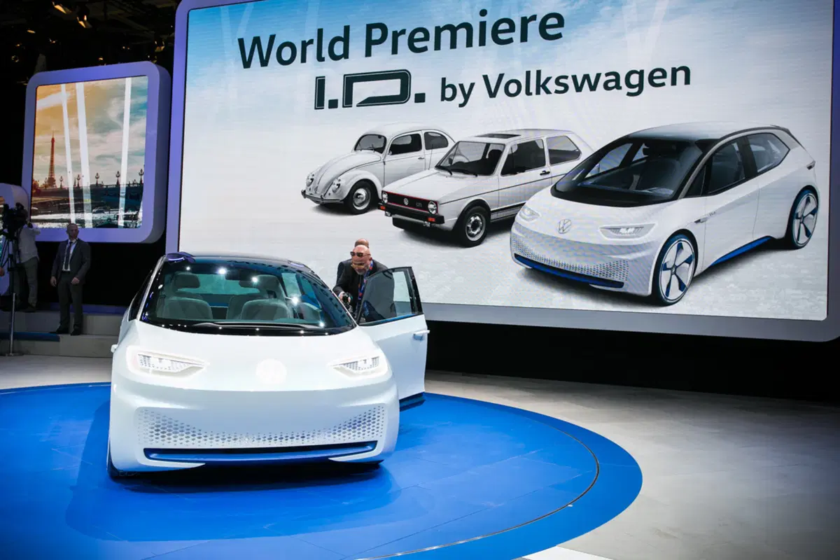 Volkswagen al Salone di Parigi 2016 (17)