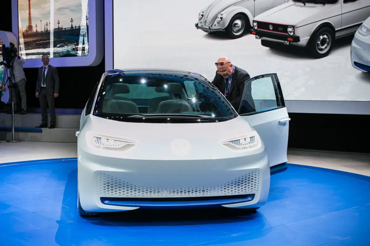Volkswagen al Salone di Parigi 2016 (14)