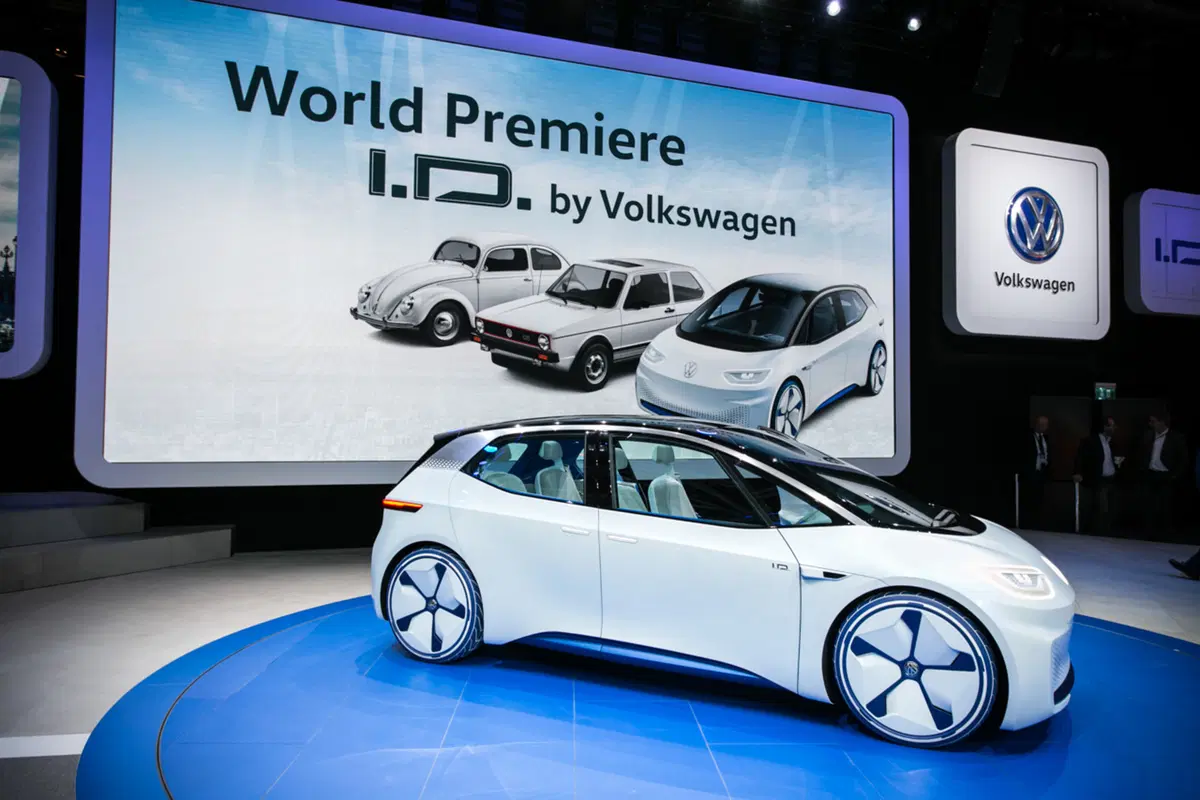 Volkswagen al Salone di Parigi 2016 (28)