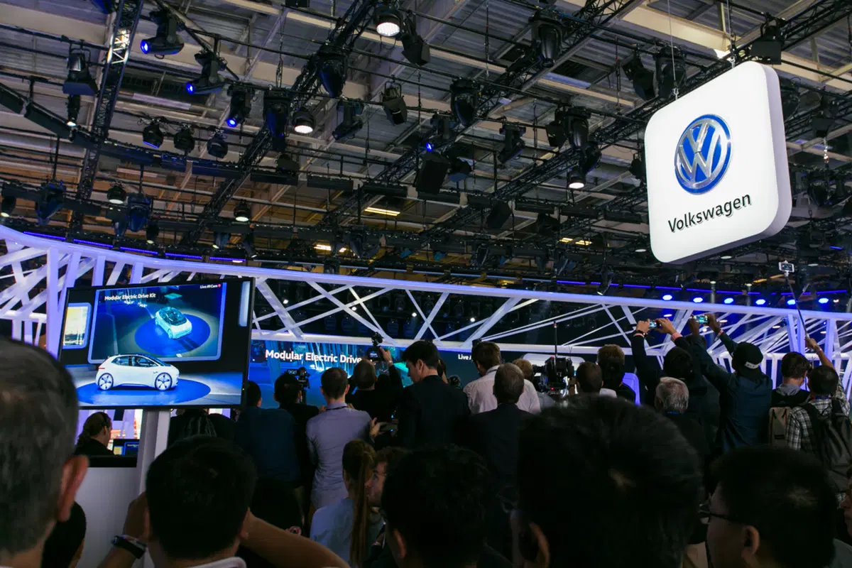 Volkswagen al Salone di Parigi 2016 (32)