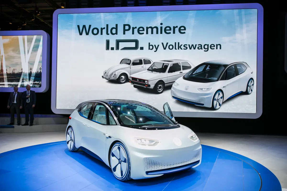 Volkswagen al Salone di Parigi 2016 (27)