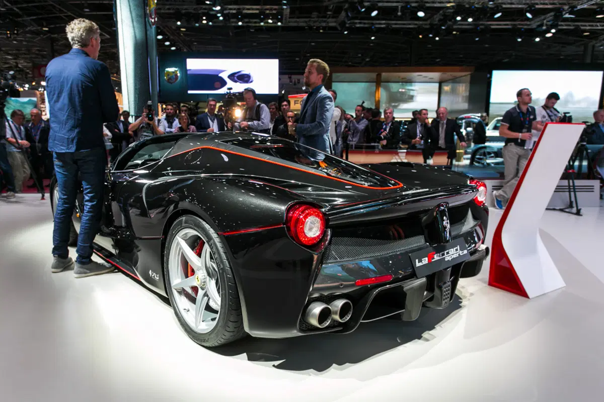 Ferrari al Salone di Parigi 2016