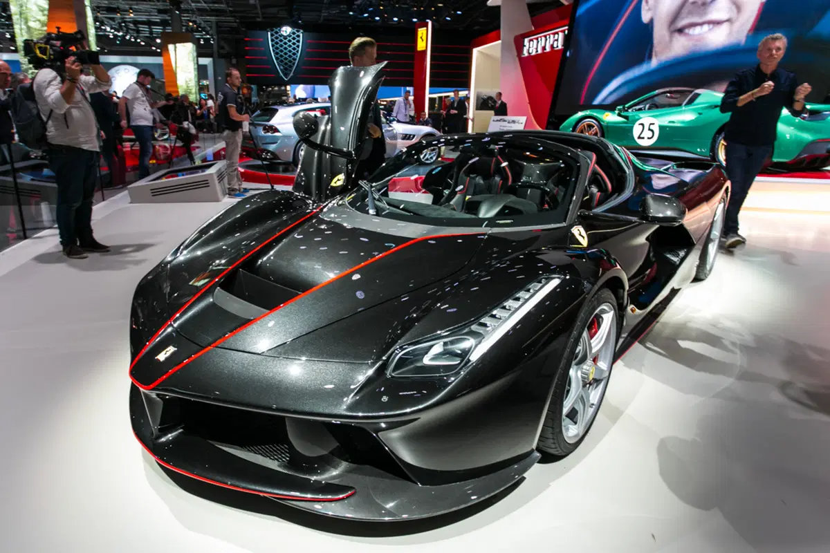 Ferrari al Salone di Parigi 2016 (20)