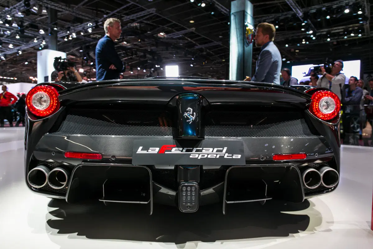 Ferrari al Salone di Parigi 2016 (5)