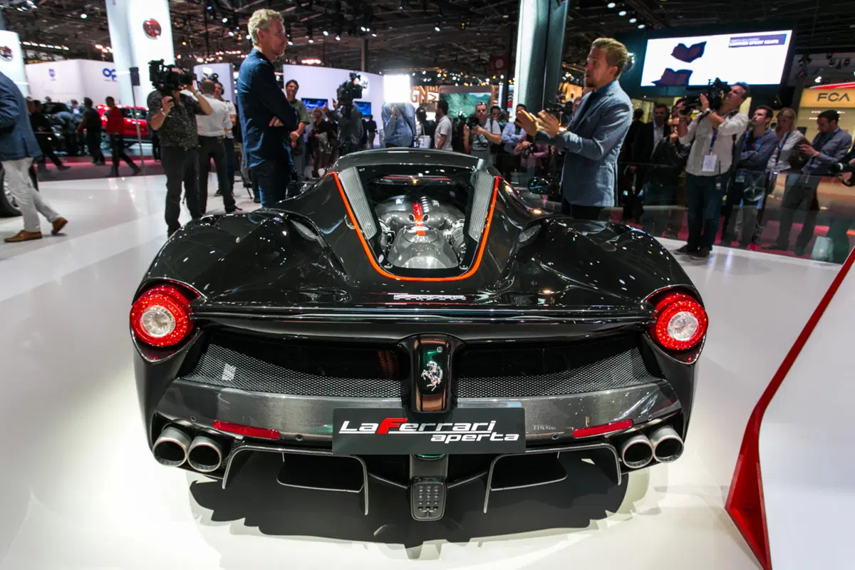 Ferrari al Salone di Parigi 2016 (3)