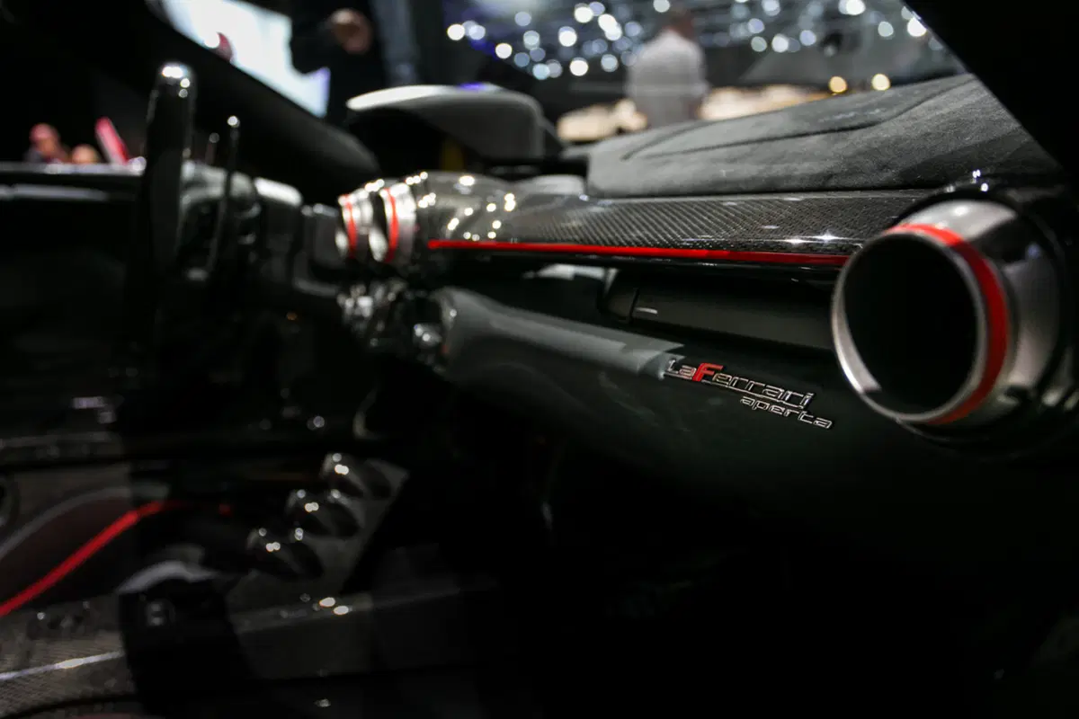 Ferrari al Salone di Parigi 2016 (9)