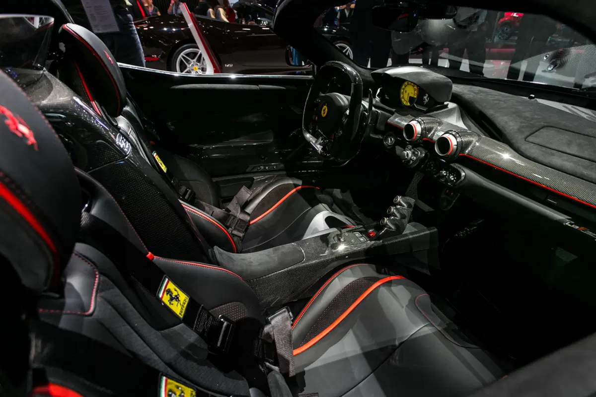 Ferrari al Salone di Parigi 2016 (8)
