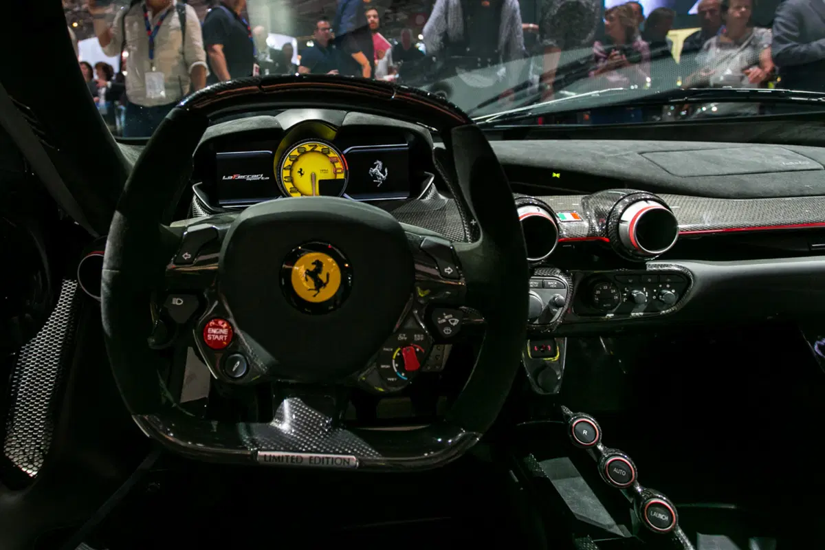 Ferrari al Salone di Parigi 2016 (11)