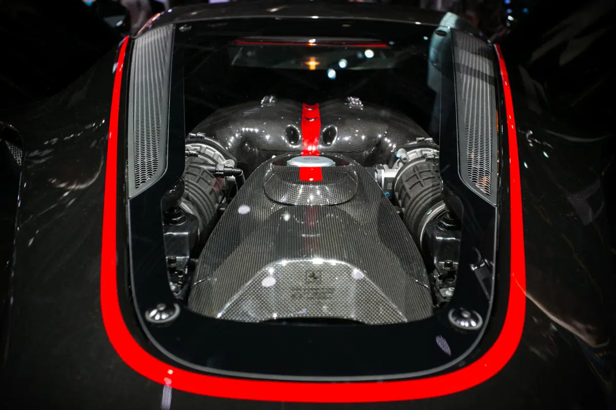 Ferrari al Salone di Parigi 2016 (12)