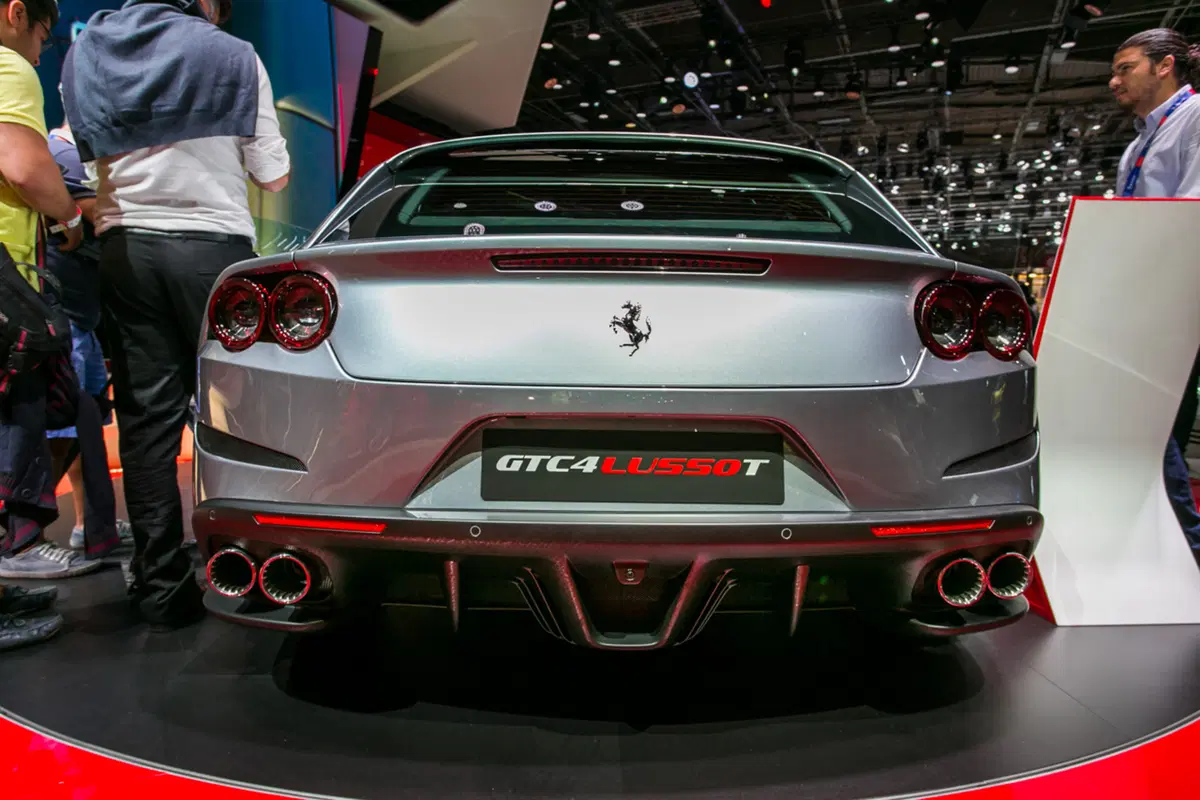 Ferrari al Salone di Parigi 2016 (22)