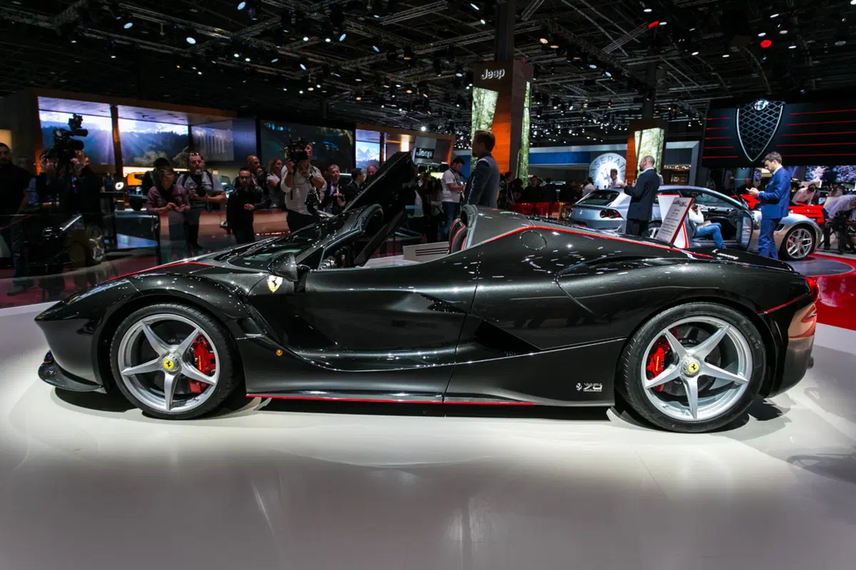 Ferrari al Salone di Parigi 2016 (39)