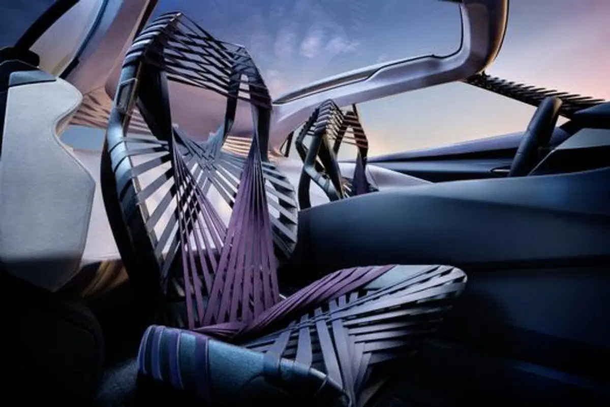 Salone di Parigi 2016, svelato il prototipo Lexus UX (3)