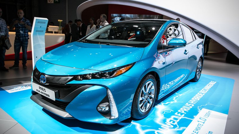 Toyota Prius Plug-In Hybrid al Salone di Parigi 2016 [Video]