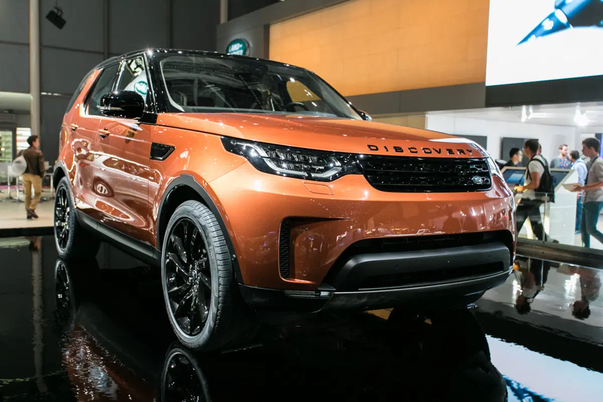 Land Rover al Salone di Parigi 2016