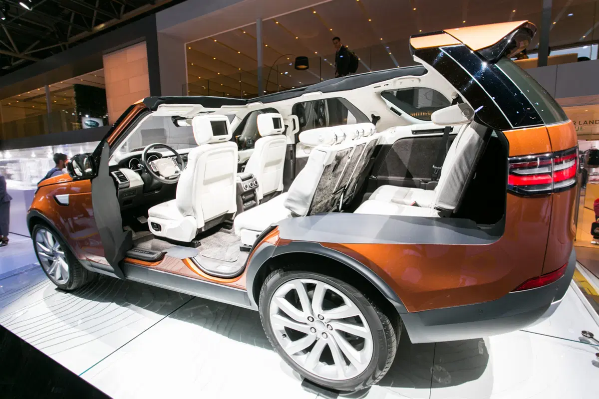 Land Rover al Salone di Parigi 2016 (3)