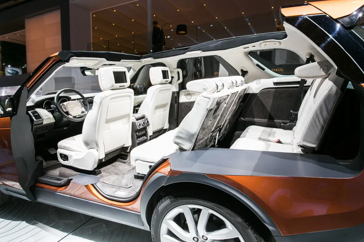 Land Rover al Salone di Parigi 2016 (2)