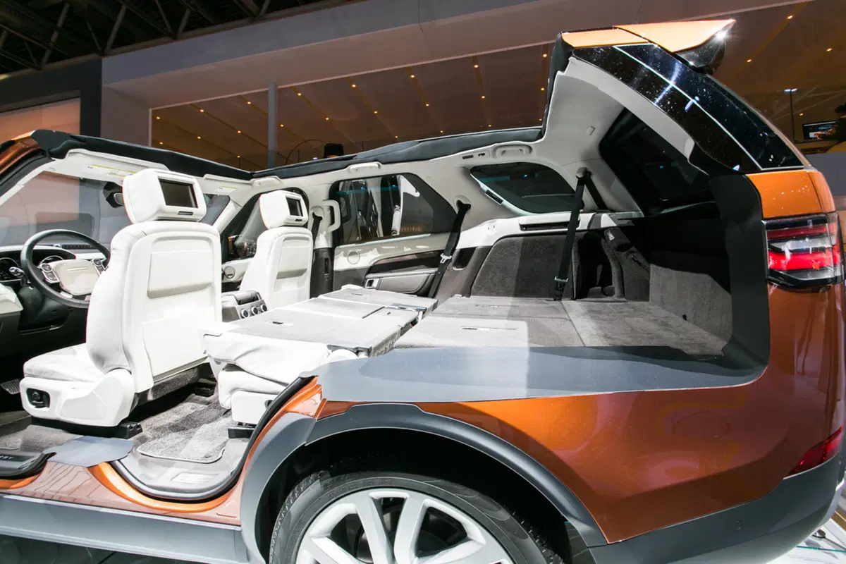 Land Rover al Salone di Parigi 2016 (4)