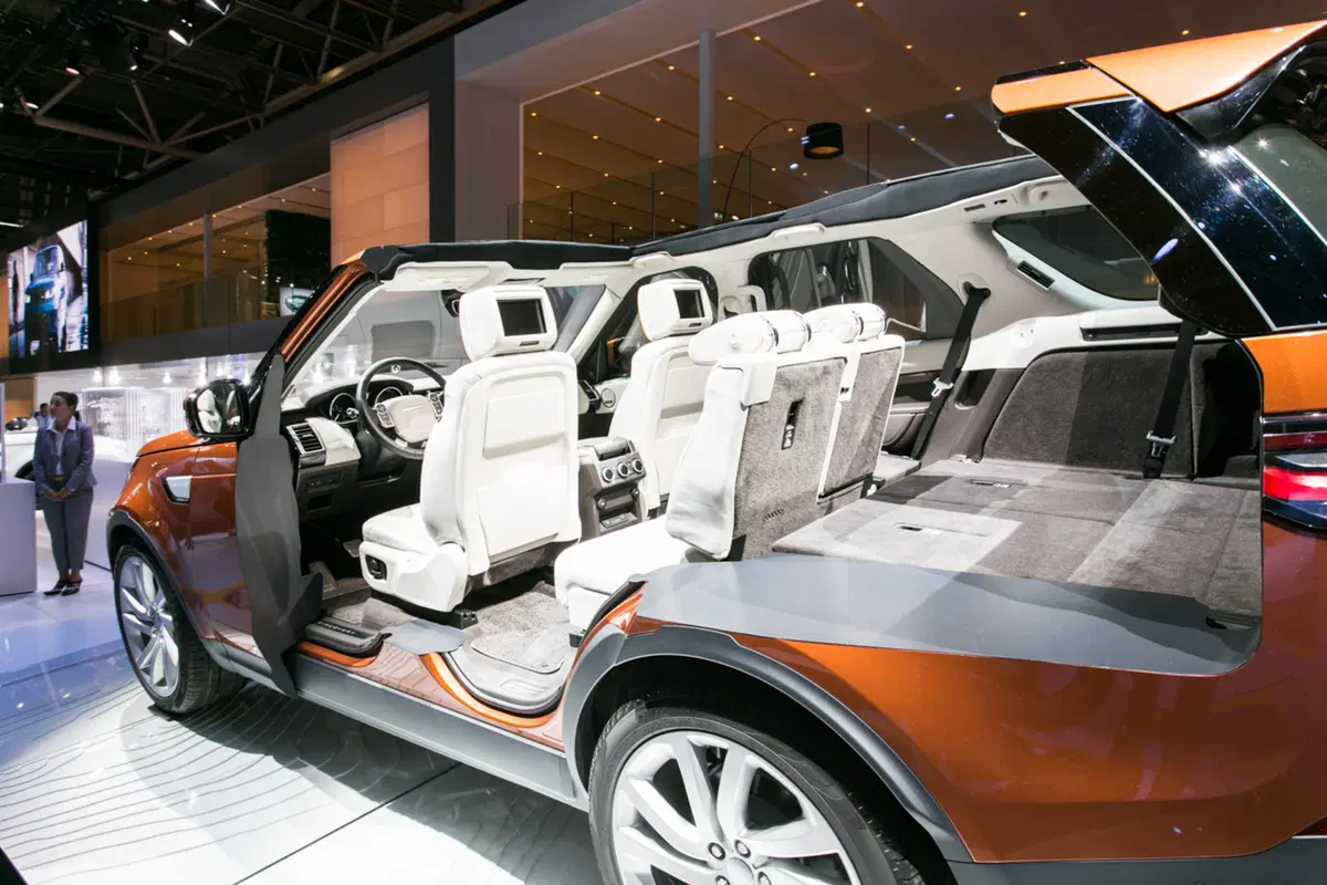 Land Rover al Salone di Parigi 2016 (6)