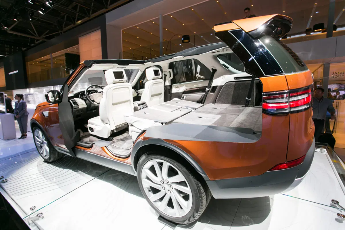 Land Rover al Salone di Parigi 2016 (5)