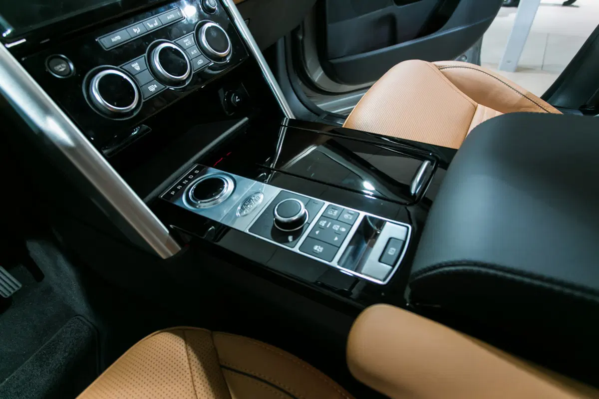 Land Rover al Salone di Parigi 2016 (7)