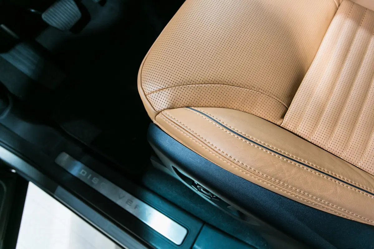 Land Rover al Salone di Parigi 2016 (11)