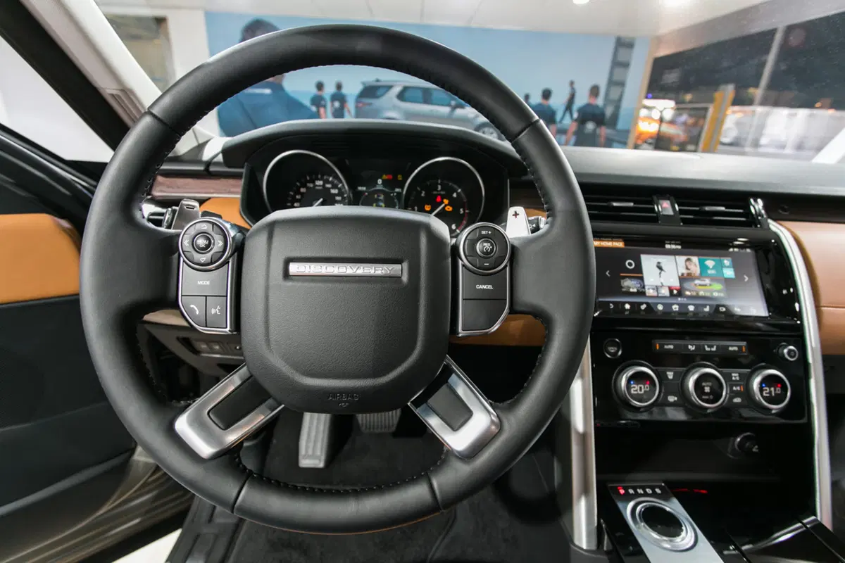 Land Rover al Salone di Parigi 2016 (14)