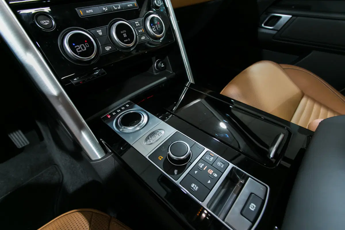 Land Rover al Salone di Parigi 2016 (15)
