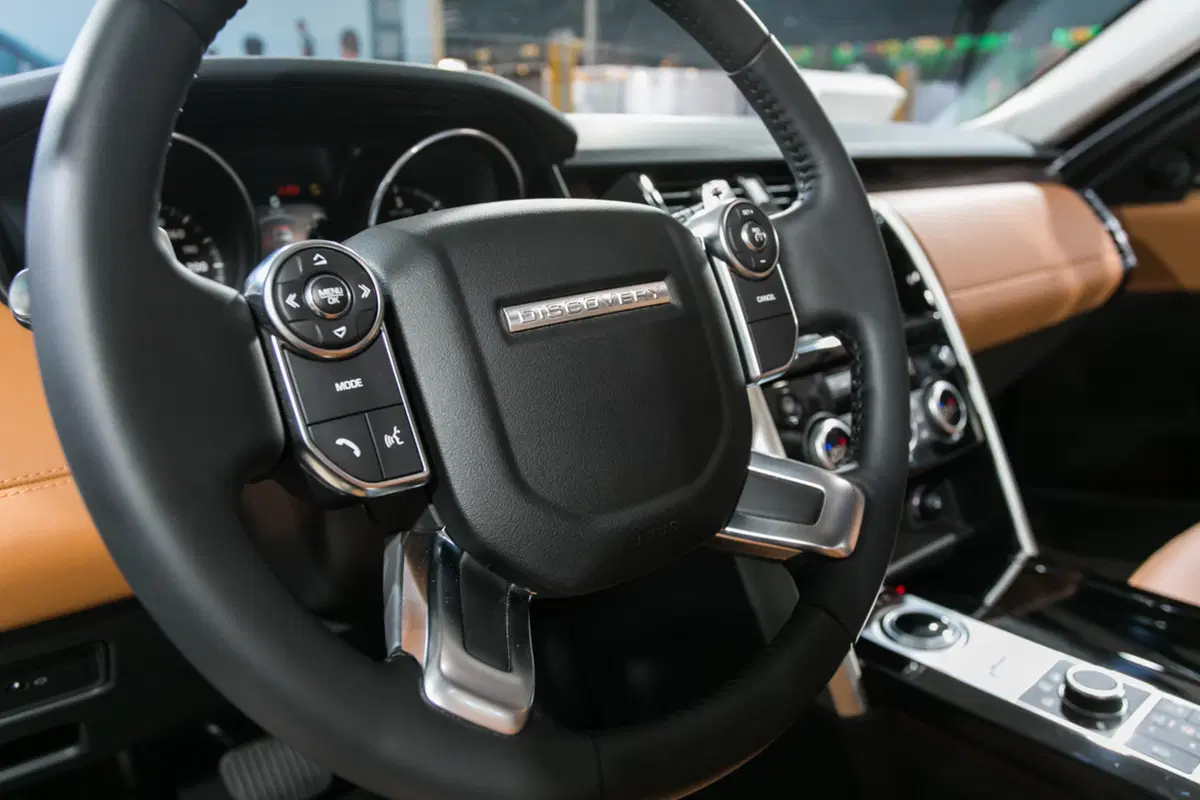 Land Rover al Salone di Parigi 2016 (18)