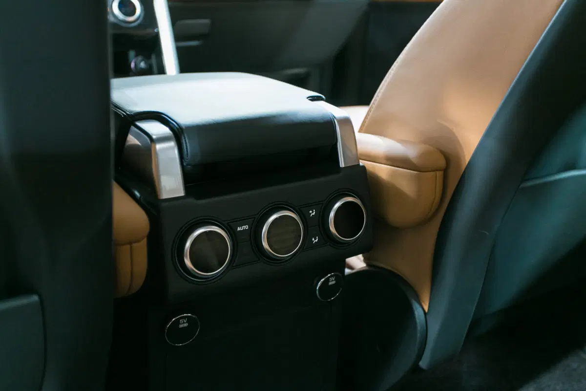 Land Rover al Salone di Parigi 2016 (19)