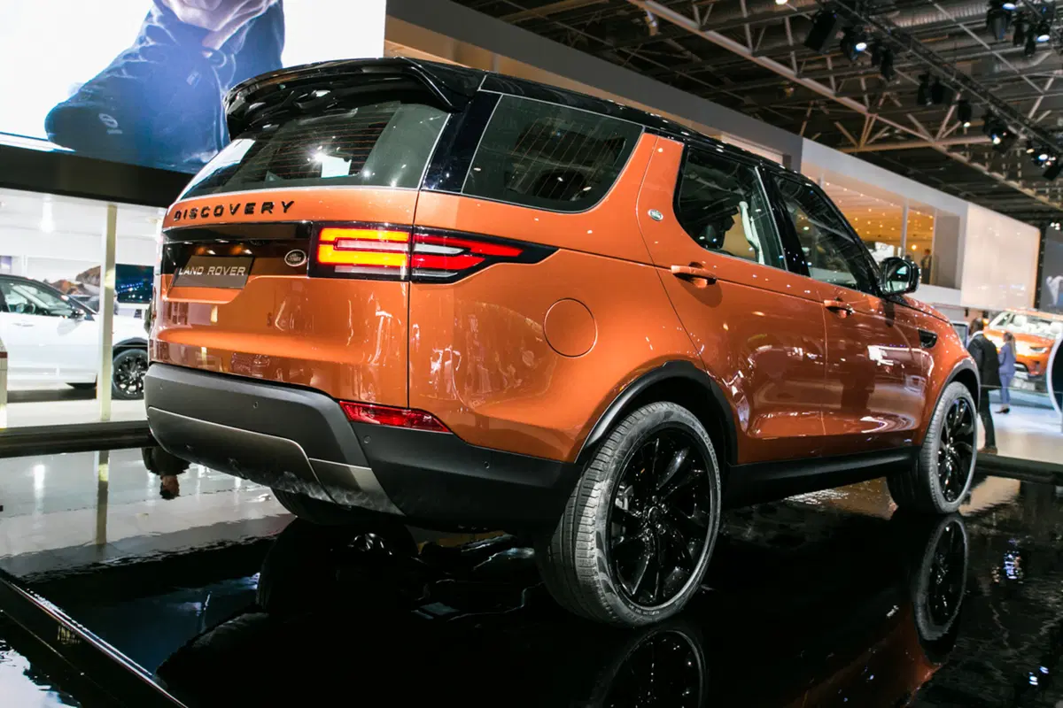 Land Rover al Salone di Parigi 2016 (28)