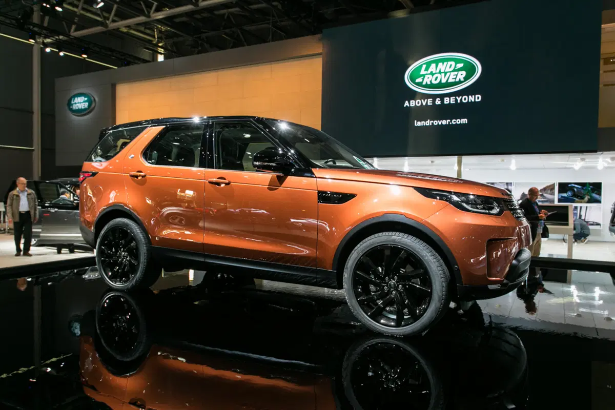 Land Rover al Salone di Parigi 2016 (26)