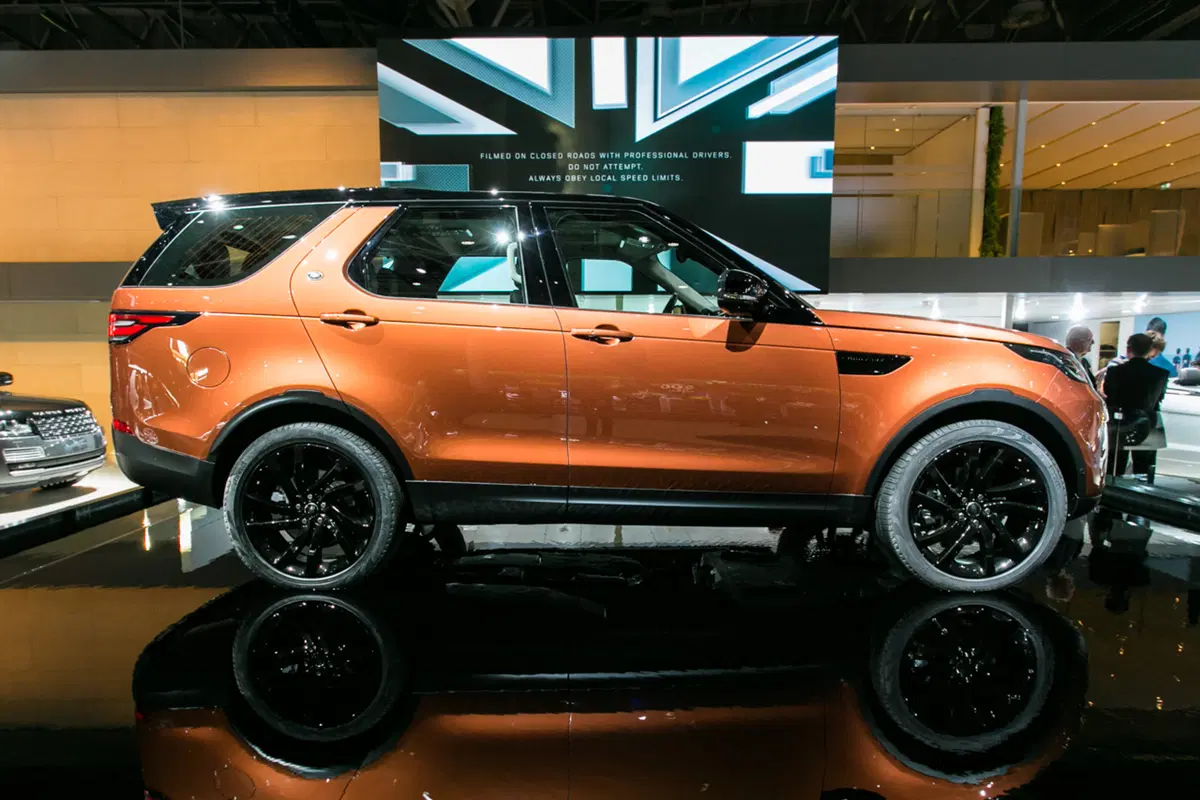 Land Rover al Salone di Parigi 2016 (27)